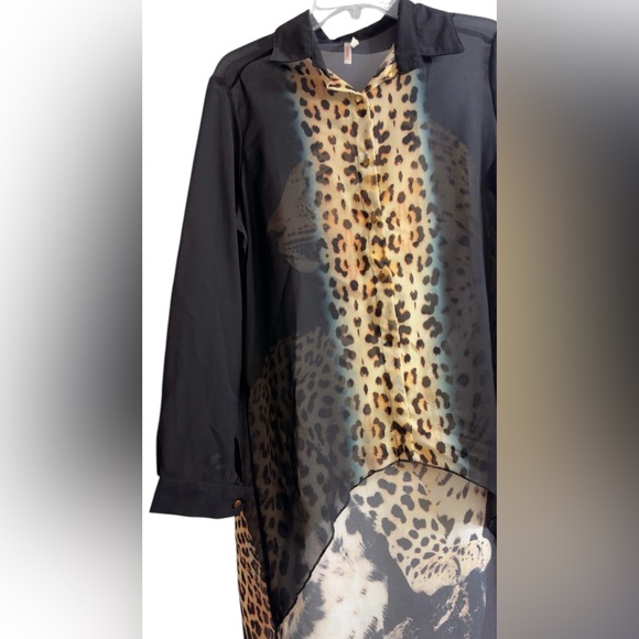 36point5 high low leopard Tunic… Approximate measurements: Pit to Pit 21” - Picture 5 of 5